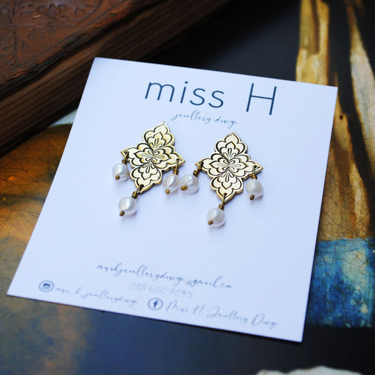 Aranka Stud Earrings